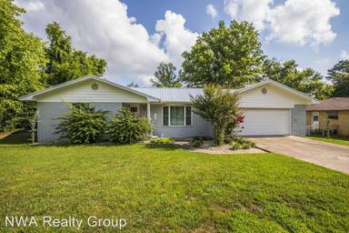 Main picture of 1113 W Oak St