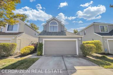 Main picture of 10 Leonard Ct