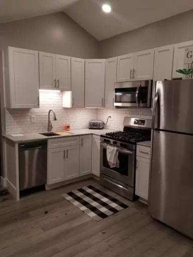 Main picture of 32 Benton St