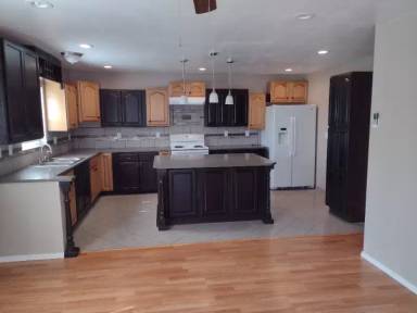 Main picture of 1302 Mozi Ln