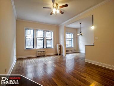 Main picture of 740 W Addison St