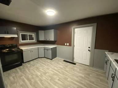 Main picture of 641 Burlington St