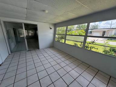 Main picture of 1001 52nd Ave W
