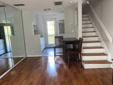 Main picture of 721 N Poplar St