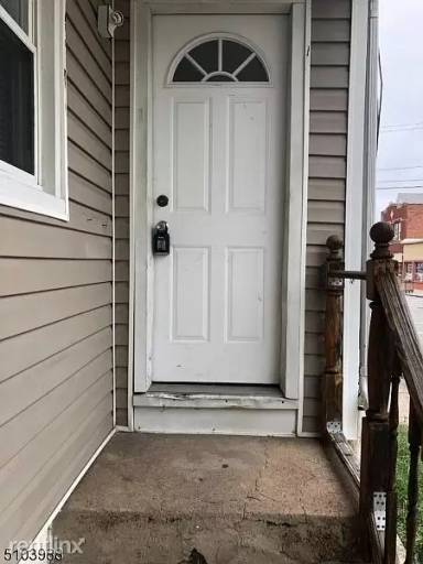 Main picture of 32 Grove St