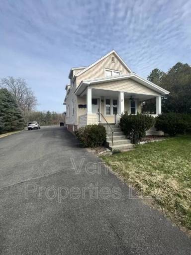 Main picture of 32 Russell Rd