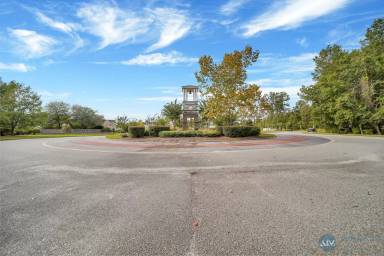 Main picture of 232 University Pkwy