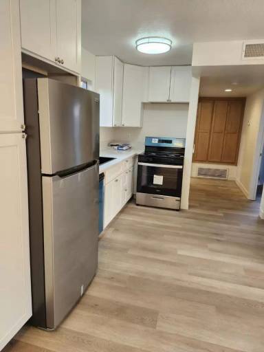 Main picture of 28995 Calle del Lago