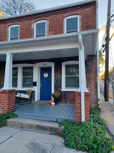 Main picture of 300 N Kent St