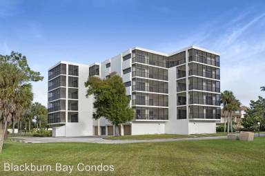 Main picture of 2090 S Tamiami Trl