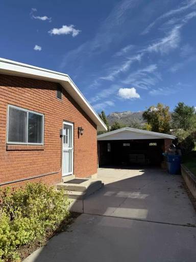Main picture of 4042 Porter Ave