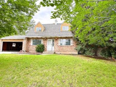 Main picture of 1038 E Cedar Ridge Rd