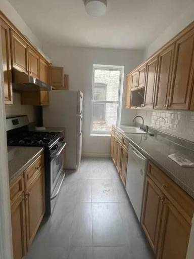 Main picture of 7116 Ridge Blvd