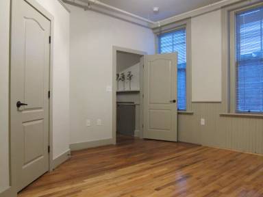 Main picture of 533 Main St