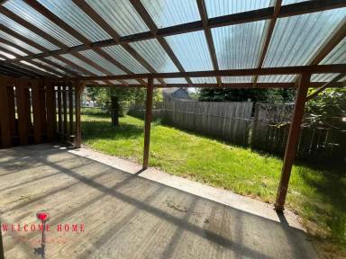 Main picture of 1099 Old Highway 99 S