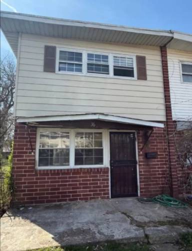 Main picture of 62 Thorn Ln