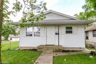 Main picture of 2953 N Lasalle St