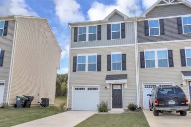 Main picture of 35233 Sara Ct