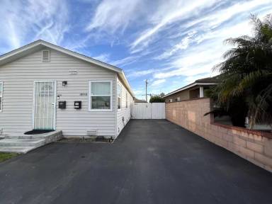 Main picture of 10112 Crosby Ave