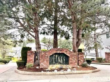 Main picture of 4714 Fairwood Blvd NE