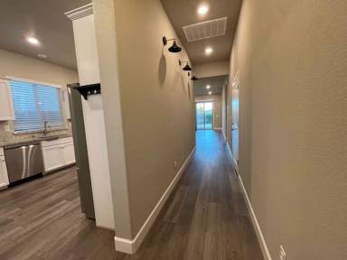 Main picture of 5073 Creekhollow Way
