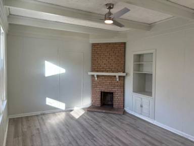 Main picture of 225 Poplar St