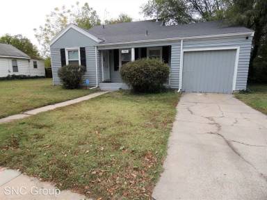 Main picture of 1745 S Washington Ave