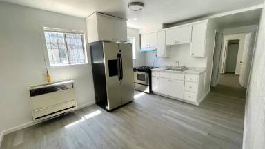Main picture of 2343 Market St