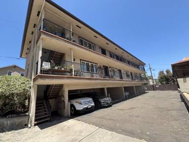 Main picture of 2040 Robinson Ave