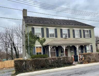 Main picture of 103 W Seminary St