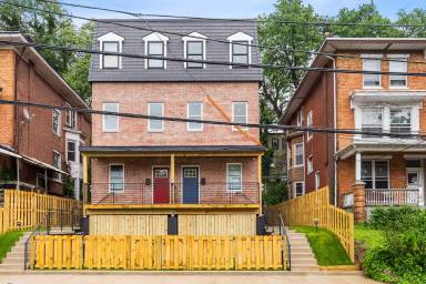 Main picture of 442 W Queen Ln