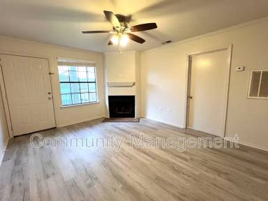 Main picture of 921 W Tony St