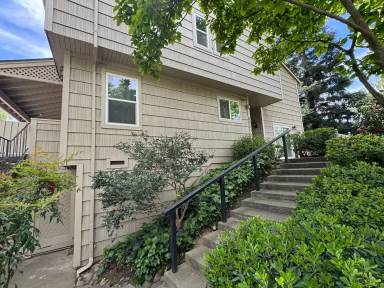 Main picture of 642 Commons Dr