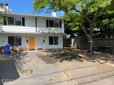 Main picture of 6911 SE Mitchell St