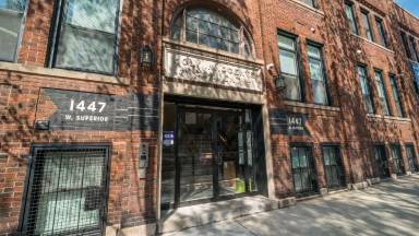 Main picture of 1447 W Superior St
