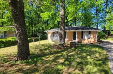 Main picture of 477 Village Ln