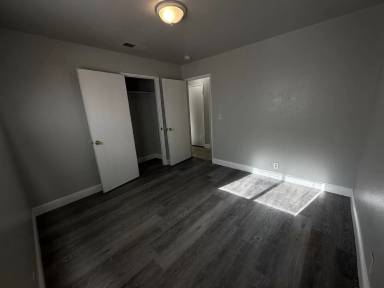 Main picture of 1045 W St