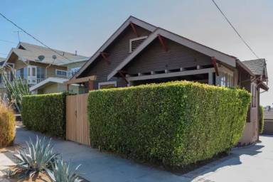 Main picture of 2136 Elsinore St