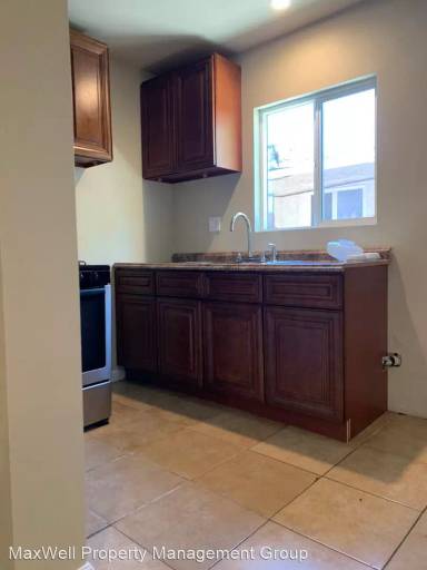 Main picture of 12966 Glamis St