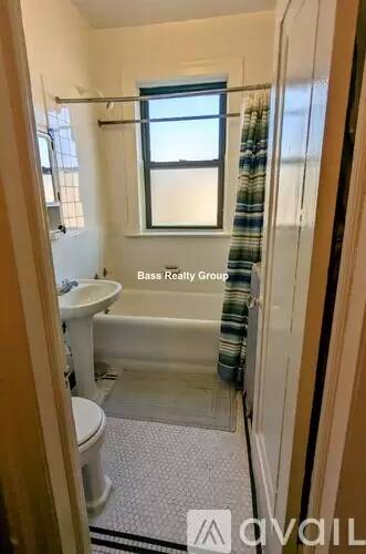 Main picture of 5120 S Harper Ave