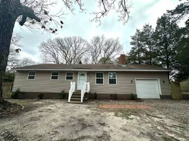 Main picture of 302 Railroad St