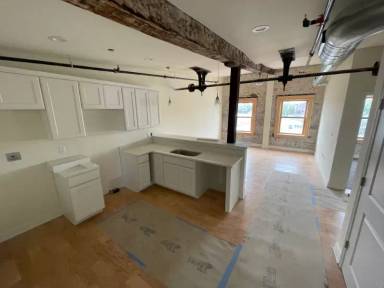 Main picture of 883 Broadway