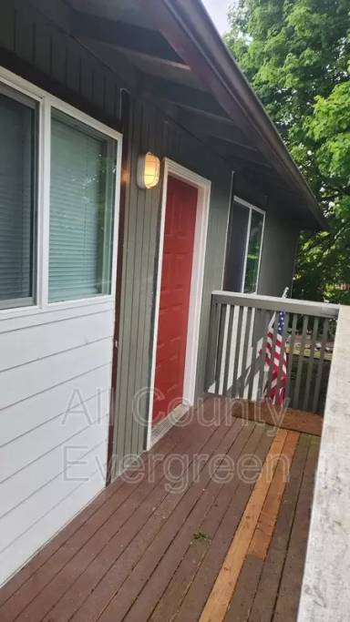 Main picture of 904 31st St NE