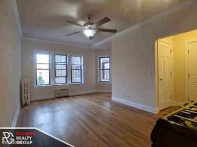 Main picture of 740 W Addison St