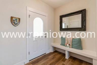 Main picture of 5901 NE Sherman Dr