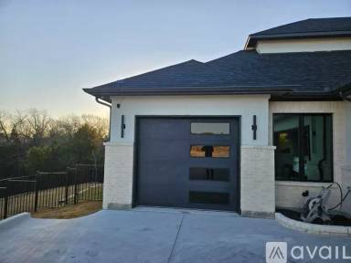 Main picture of 390 Michael Ln