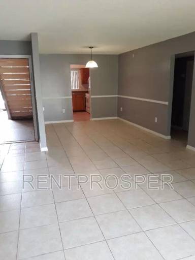 Main picture of 4403 S Semoran Blvd