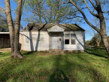Main picture of 705 N Sowell St