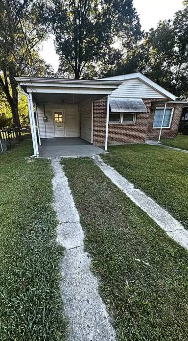 Main picture of 125 Rosewood Dr