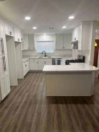 Main picture of 622 E Lee Pl